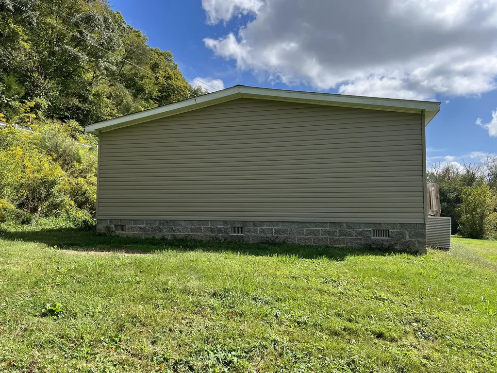 13735 Ky-66 Oneida KY 40972