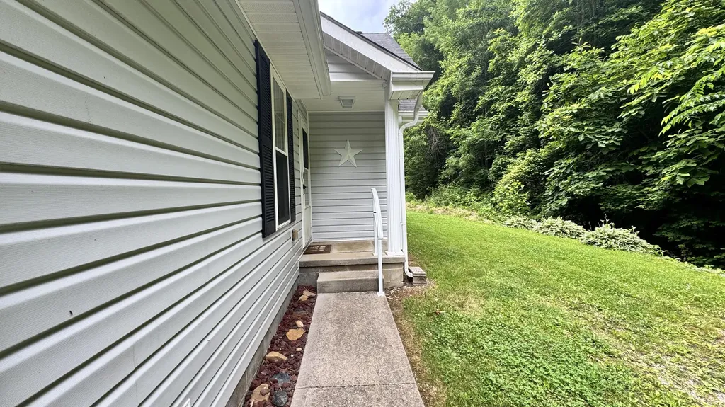 421 Wren Branch Road Oneida KY 40972
