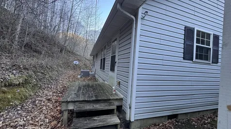 421 Wren Branch Road Oneida KY 40972