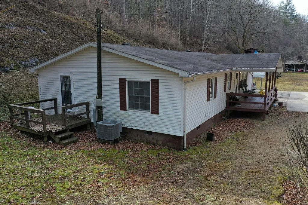 944 Possum Trot Road Hindman KY 41822