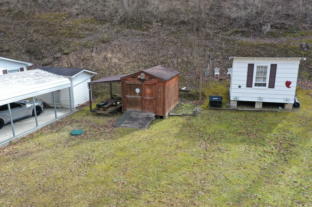 944 Possum Trot Road Hindman KY 41822
