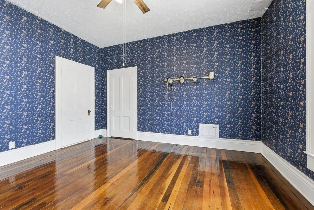 433 N College Street Harrodsburg KY 40330