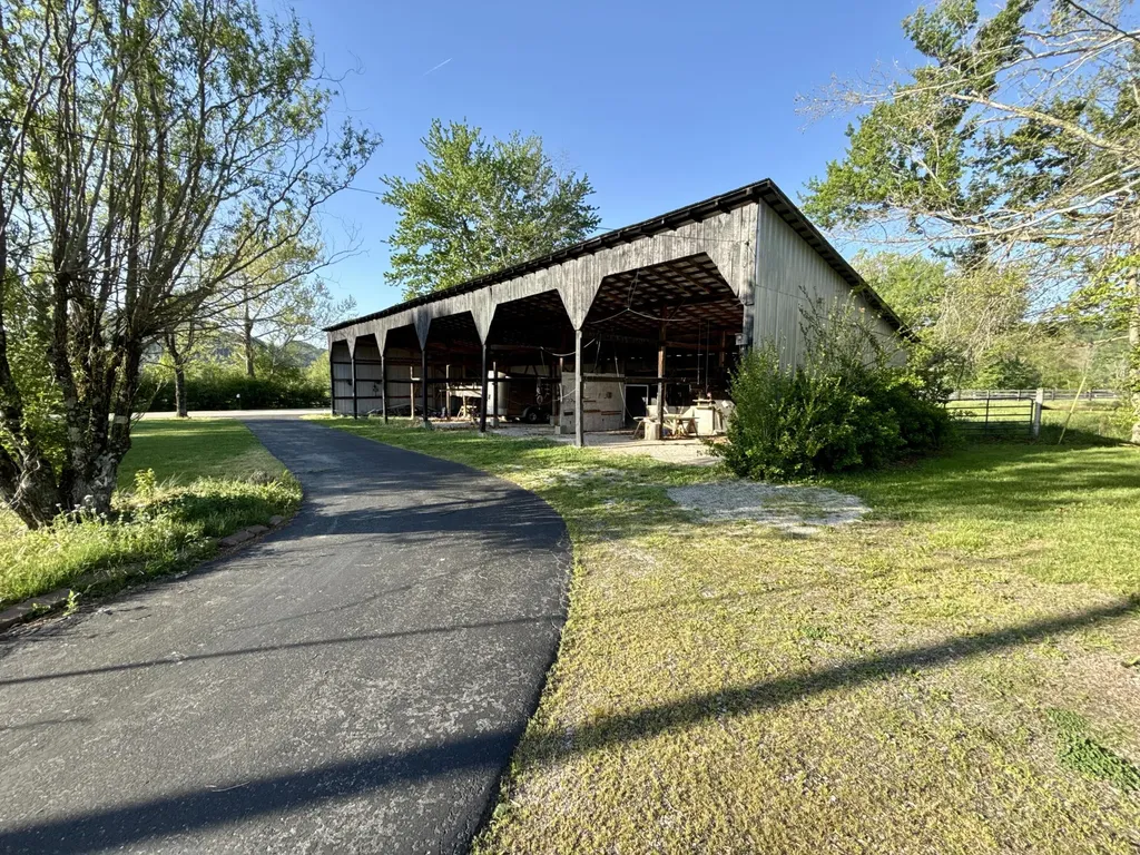 6651 S Highway 211 Salt Lick KY 40371