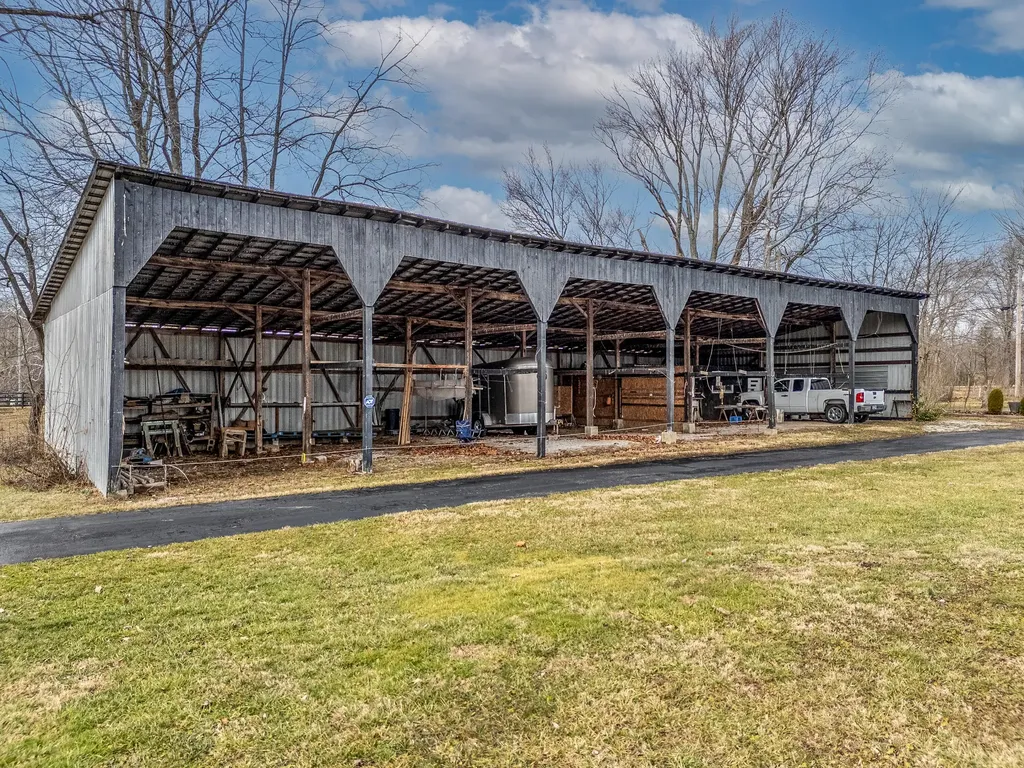 6651 S Highway 211 Salt Lick KY 40371