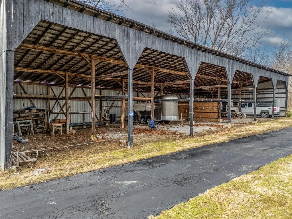 6651 S Highway 211 Salt Lick KY 40371