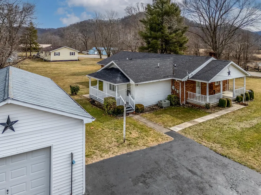 6651 S Highway 211 Salt Lick KY 40371
