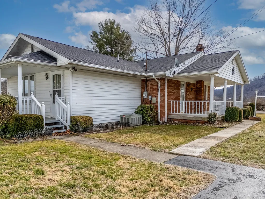 6651 S Highway 211 Salt Lick KY 40371
