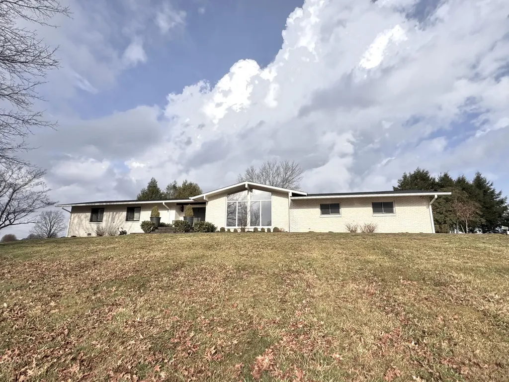940 West Laurel Road London KY 40741