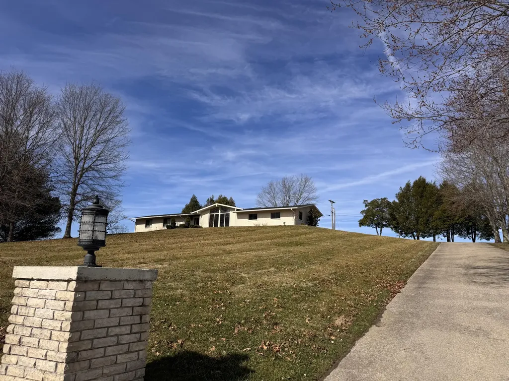 940 West Laurel Road London KY 40741