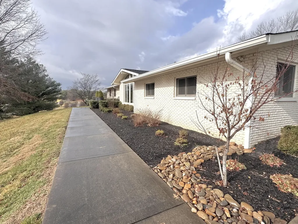 940 West Laurel Road London KY 40741