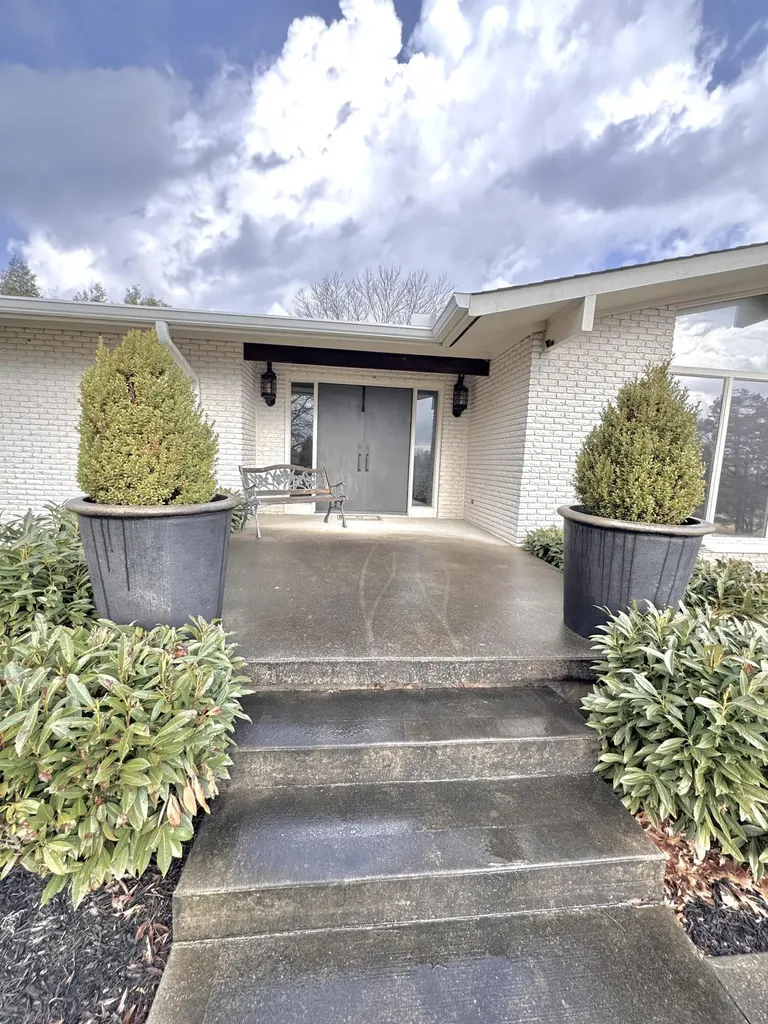 940 West Laurel Road London KY 40741