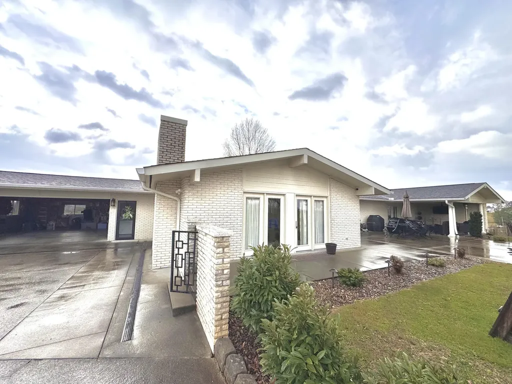 940 West Laurel Road London KY 40741