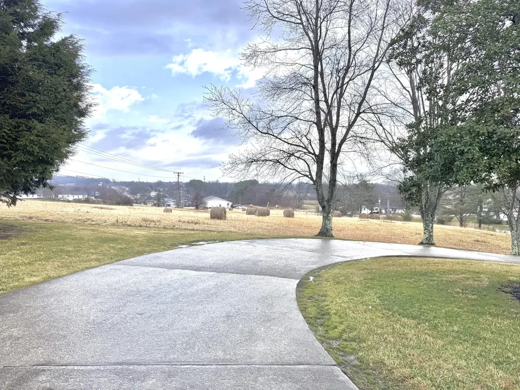 940 West Laurel Road London KY 40741