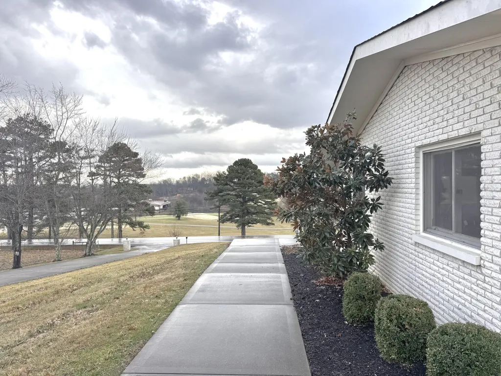 940 West Laurel Road London KY 40741