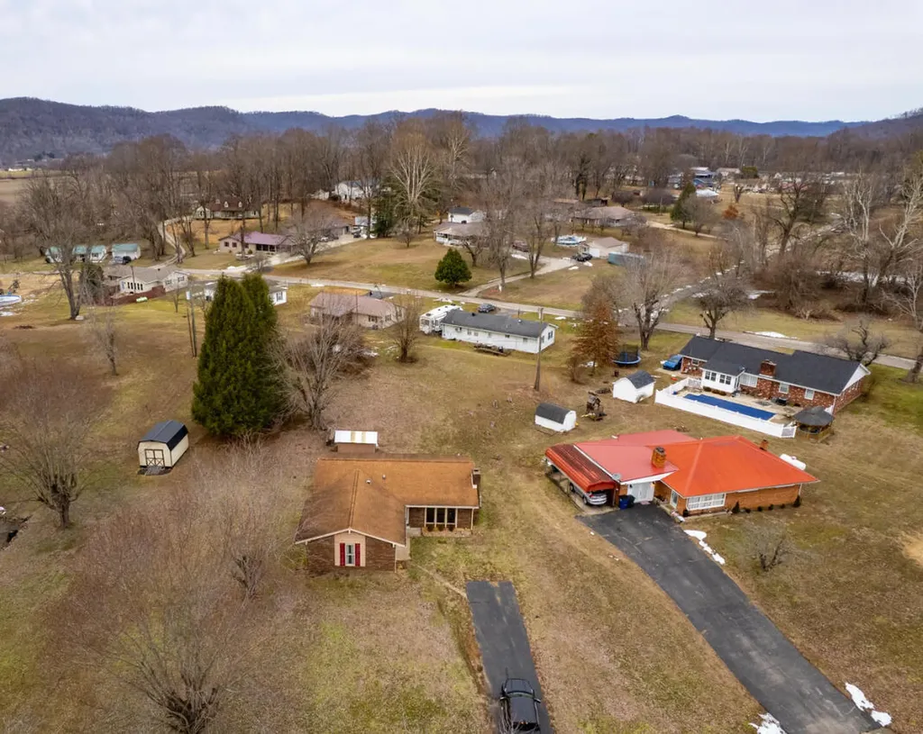 181 Shawnee Drive Vanceburg KY 41179