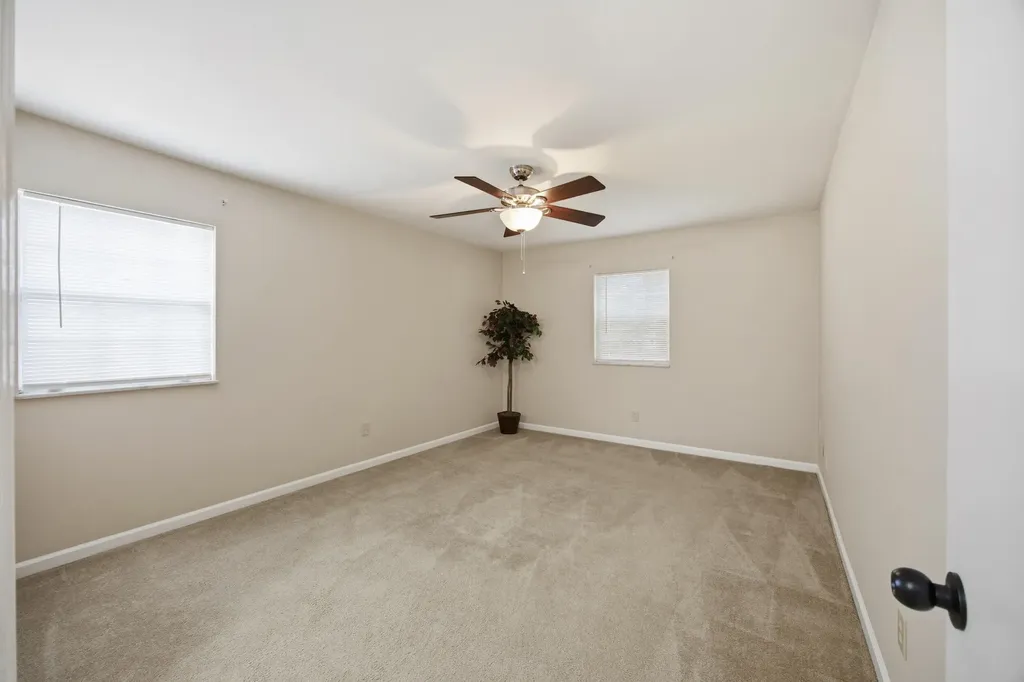 1068 Armstrong Mill Road Lexington KY 40517