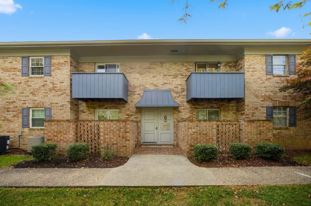 1068 Armstrong Mill Road Lexington KY 40517