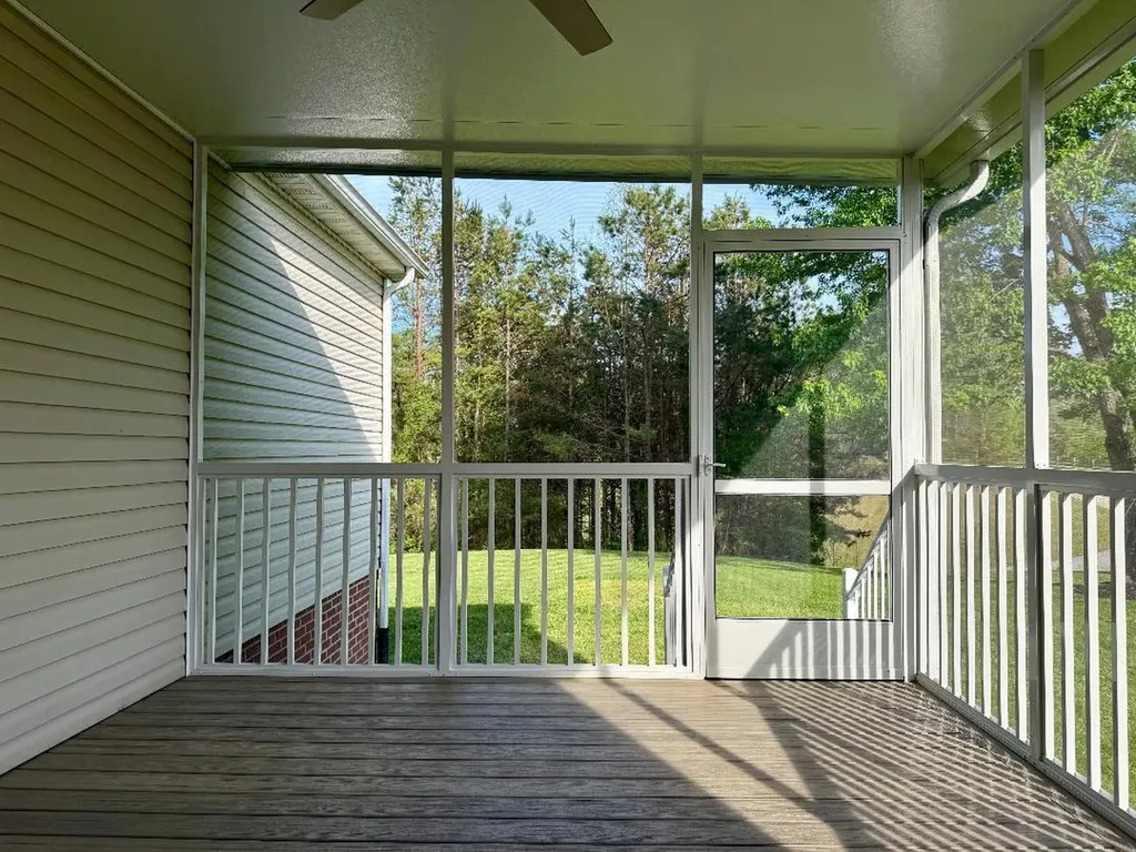 28 Lakepointe Drive Corbin KY 40701