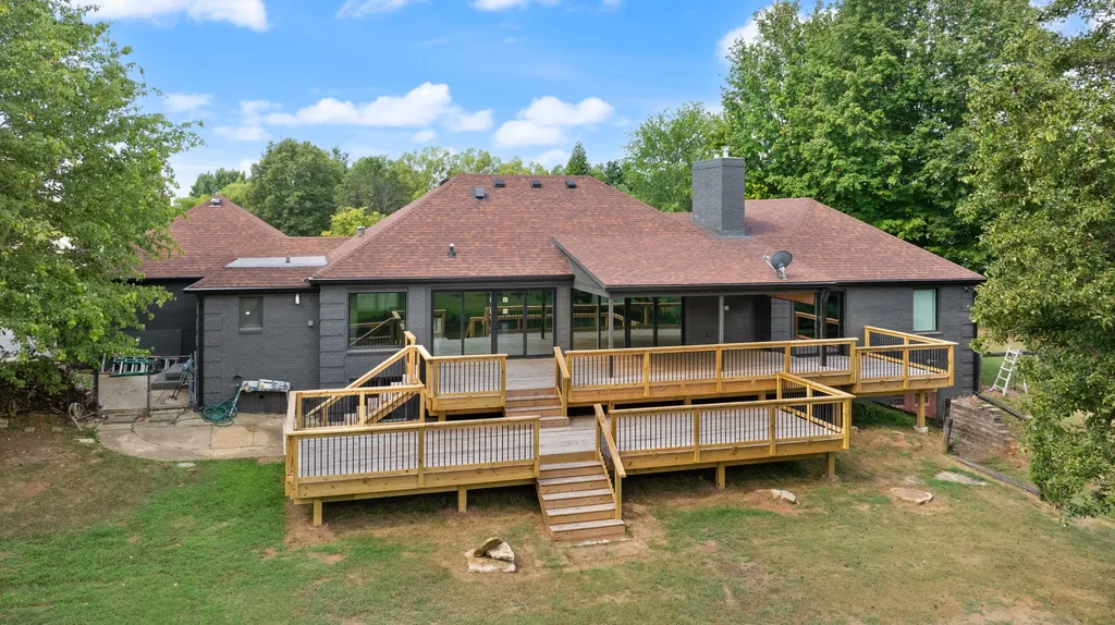 104 Barkley Estates Nicholasville KY 40356