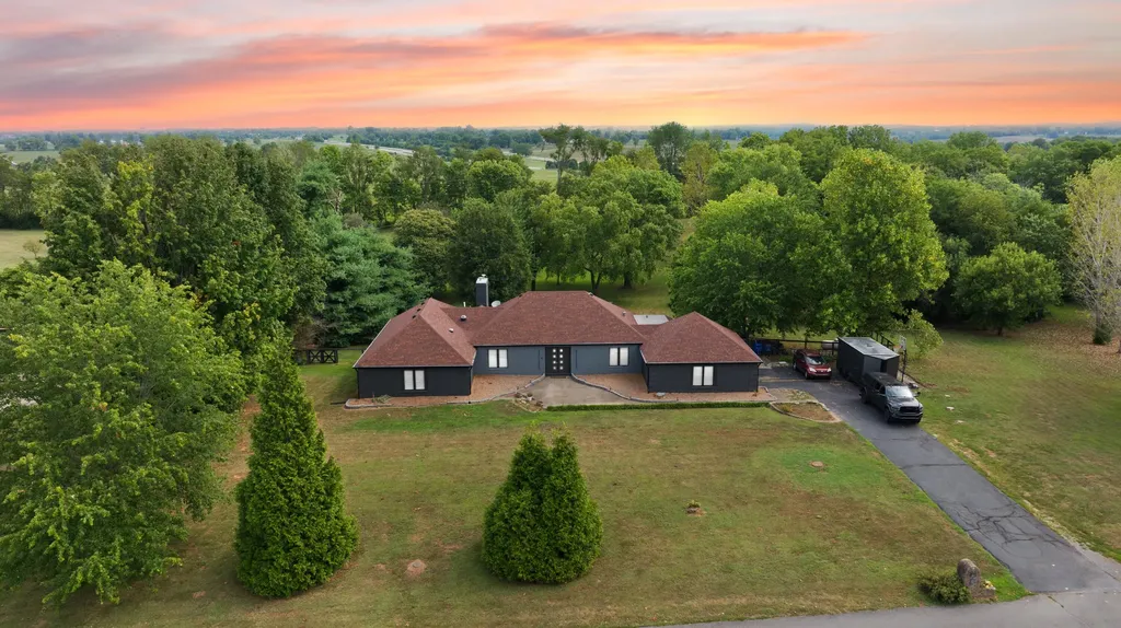 104 Barkley Estates Nicholasville KY 40356
