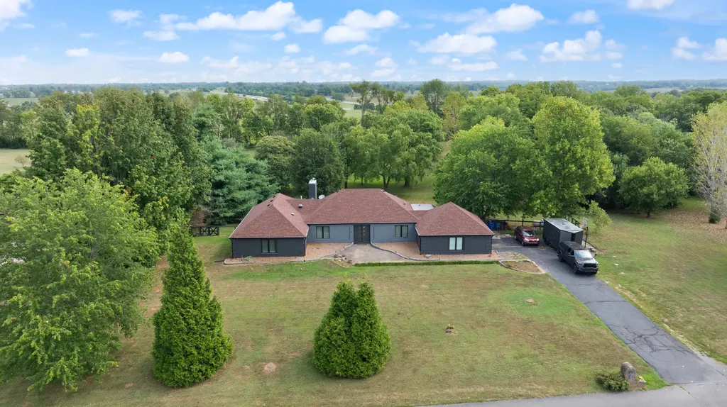 104 Barkley Estates Nicholasville KY 40356