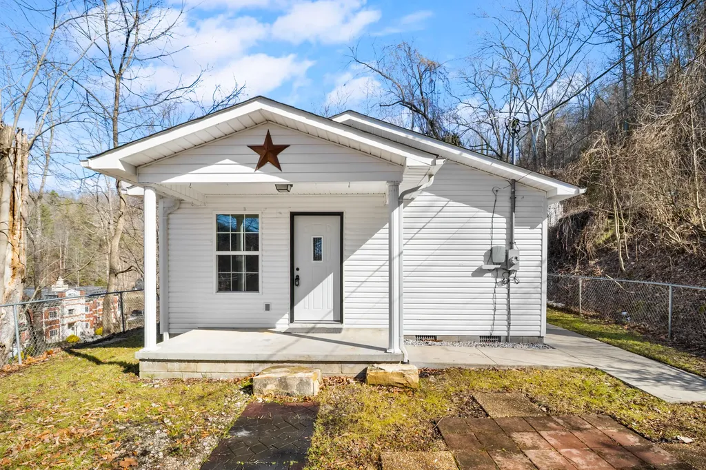51 High Street Mckee KY 40447
