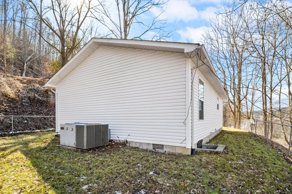 51 High Street Mckee KY 40447