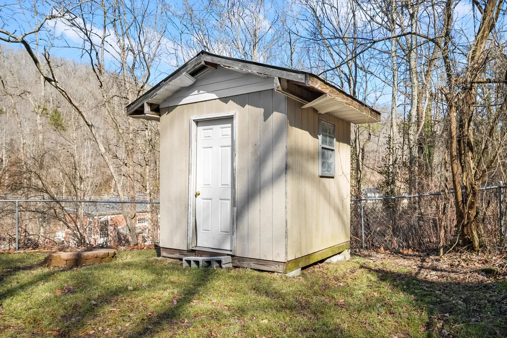 51 High Street Mckee KY 40447