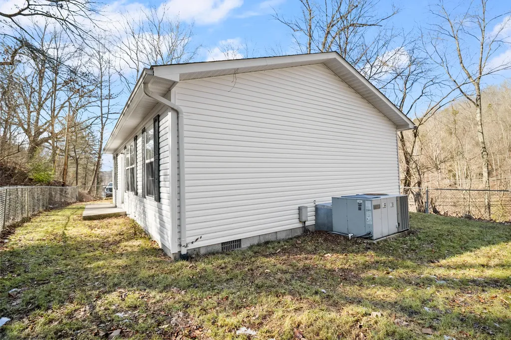 51 High Street Mckee KY 40447