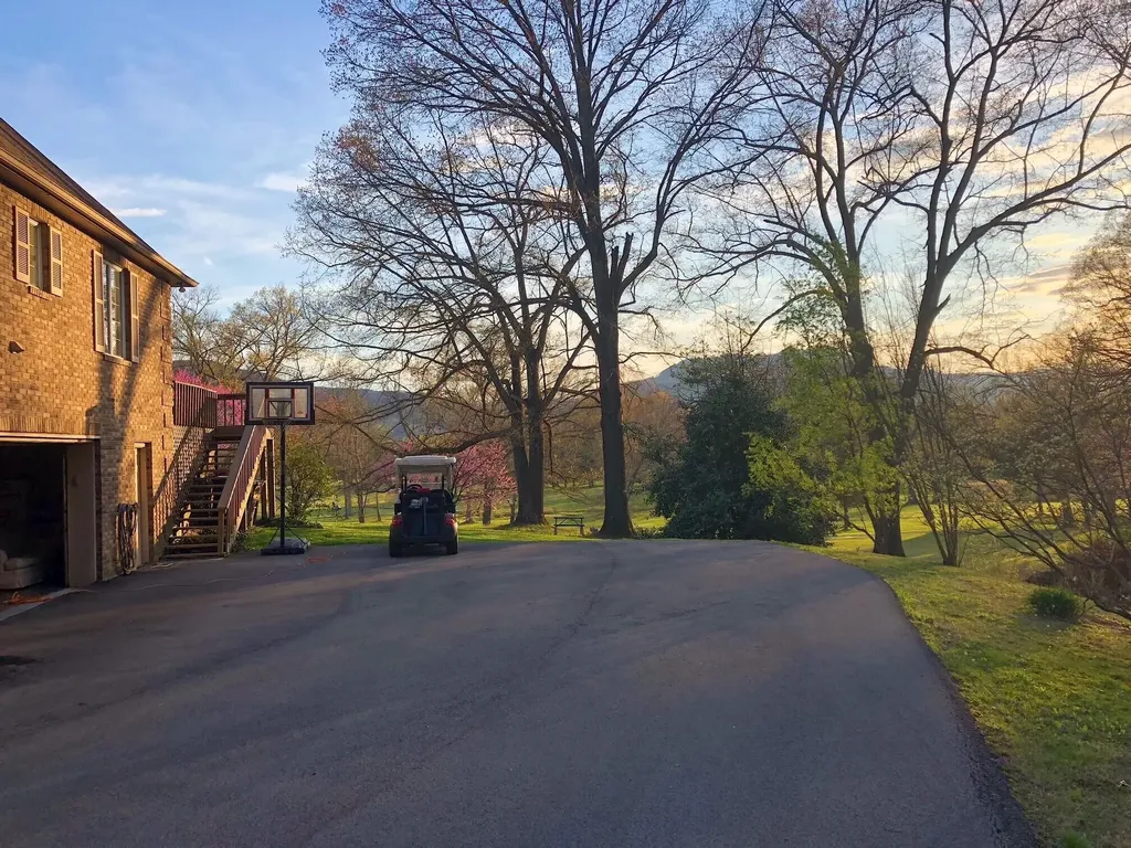 103 Kingsbury Woods Middlesboro KY 40965