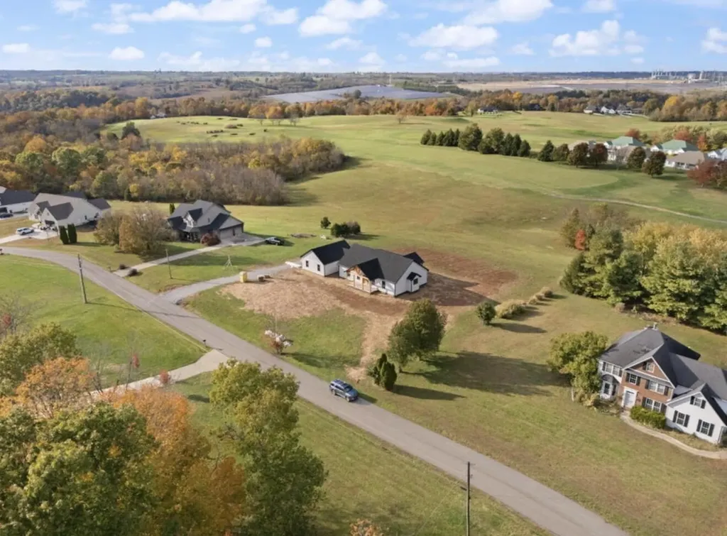 1577 Hunter Drive Lancaster KY 40444