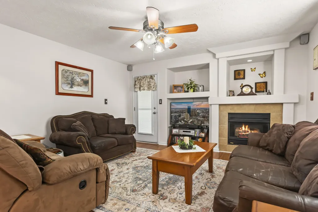 2708 Bay Cedar Cove Lexington KY 40511