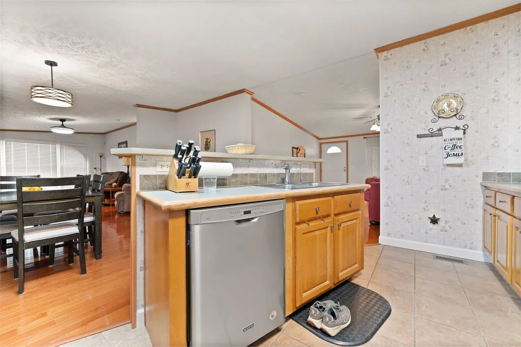 124 Victory-greenmont Road East Bernstadt KY 40729