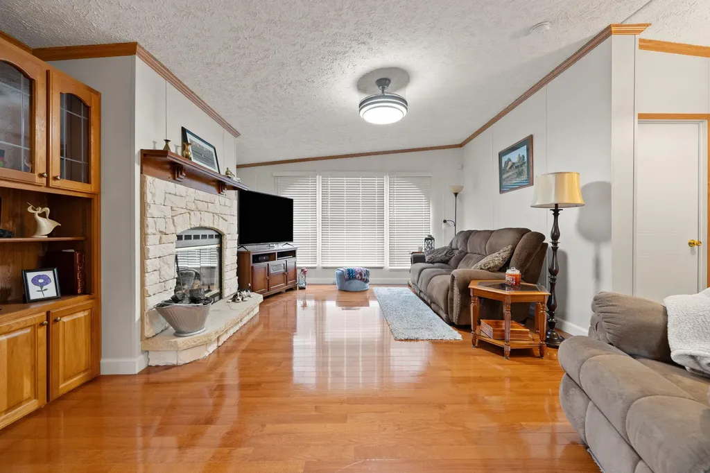 124 Victory-greenmont Road East Bernstadt KY 40729