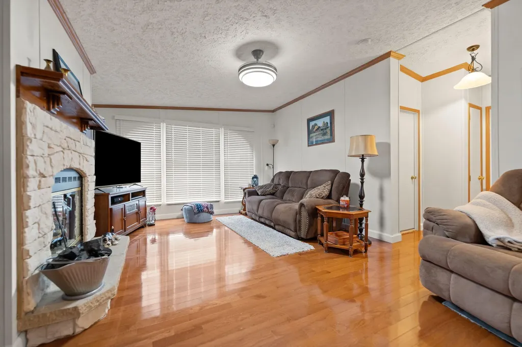 124 Victory-greenmont Road East Bernstadt KY 40729