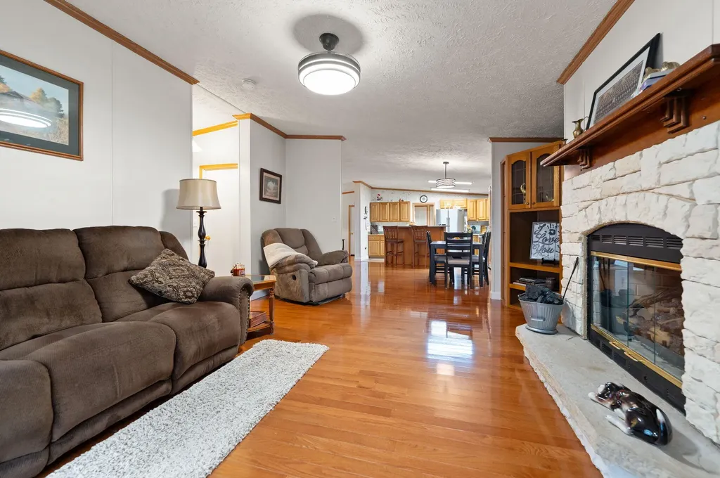 124 Victory-greenmont Road East Bernstadt KY 40729