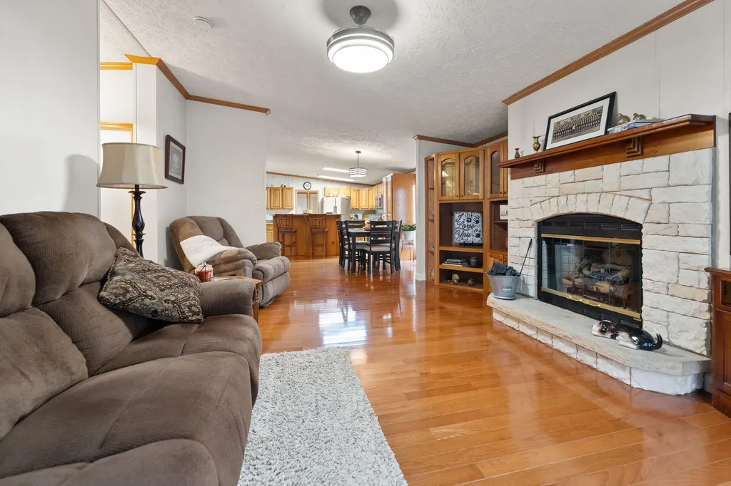 124 Victory-greenmont Road East Bernstadt KY 40729