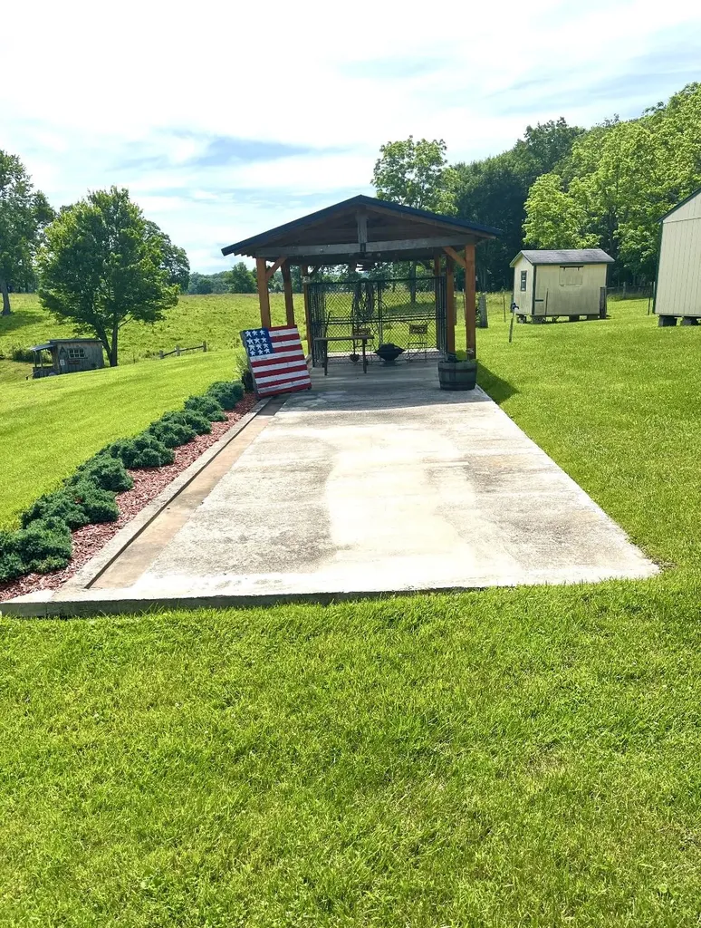 124 Victory-greenmont Road East Bernstadt KY 40729