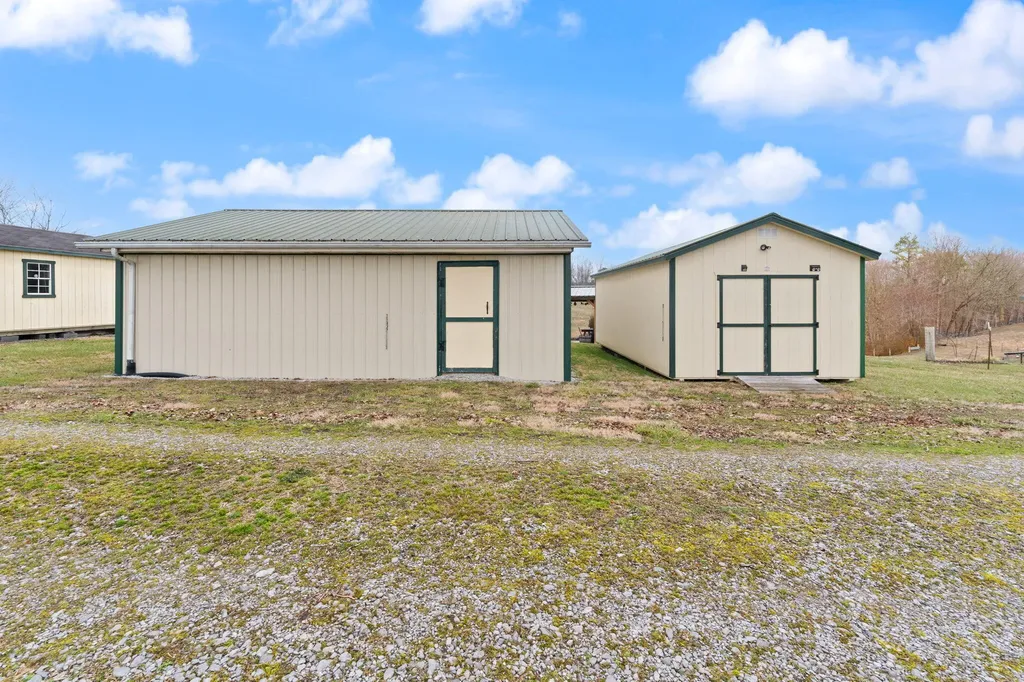 124 Victory-greenmont Road East Bernstadt KY 40729