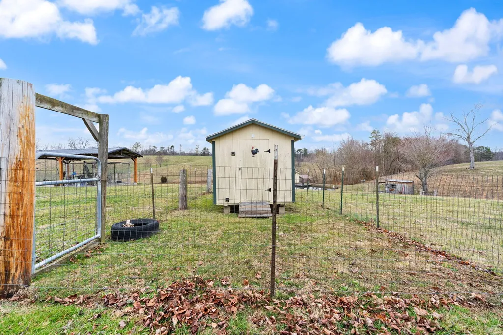 124 Victory-greenmont Road East Bernstadt KY 40729