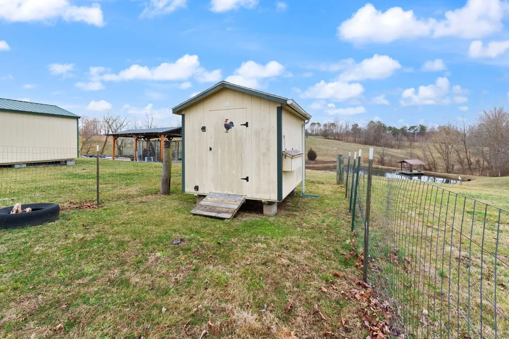 124 Victory-greenmont Road East Bernstadt KY 40729