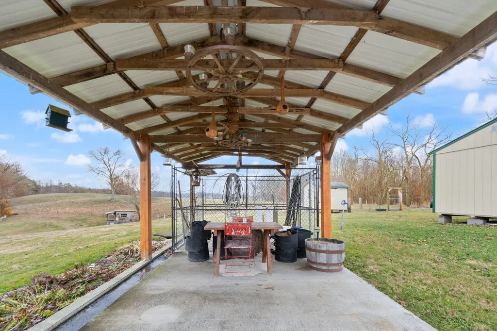 124 Victory-greenmont Road East Bernstadt KY 40729