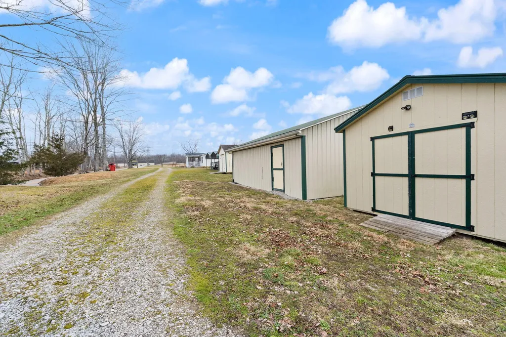 124 Victory-greenmont Road East Bernstadt KY 40729
