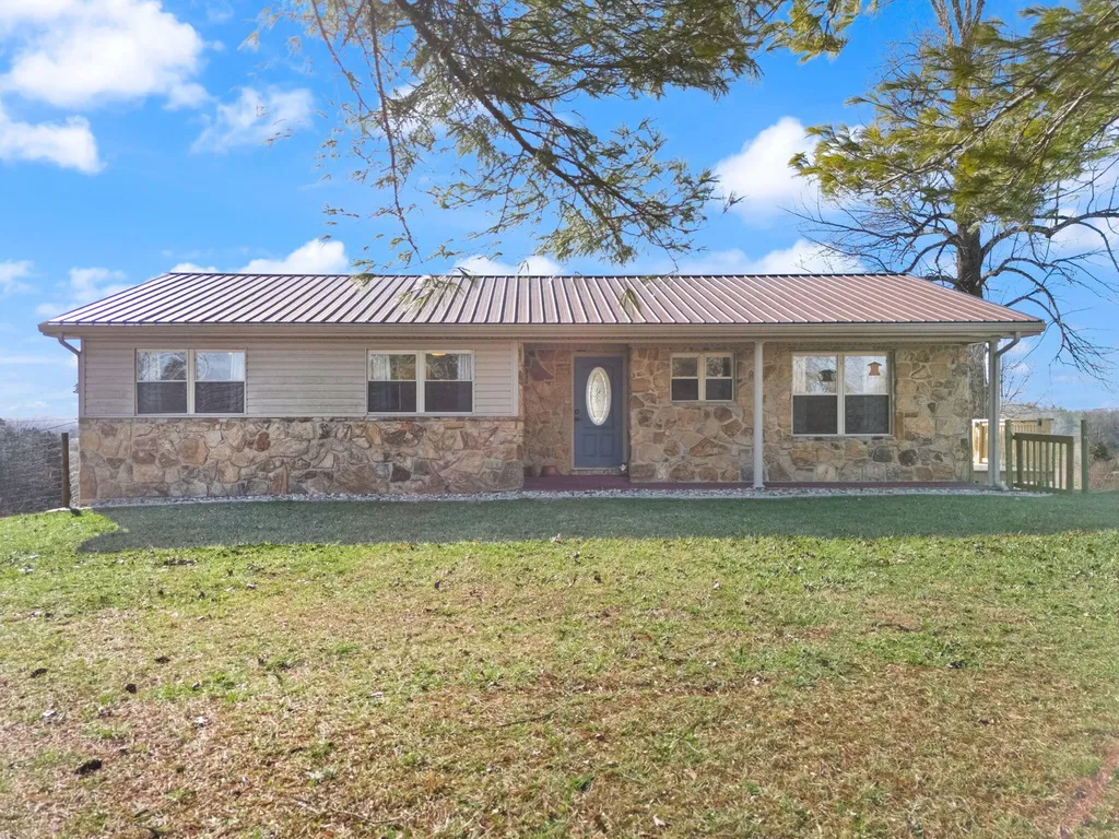 440 E Spencer Road Campton KY 41301