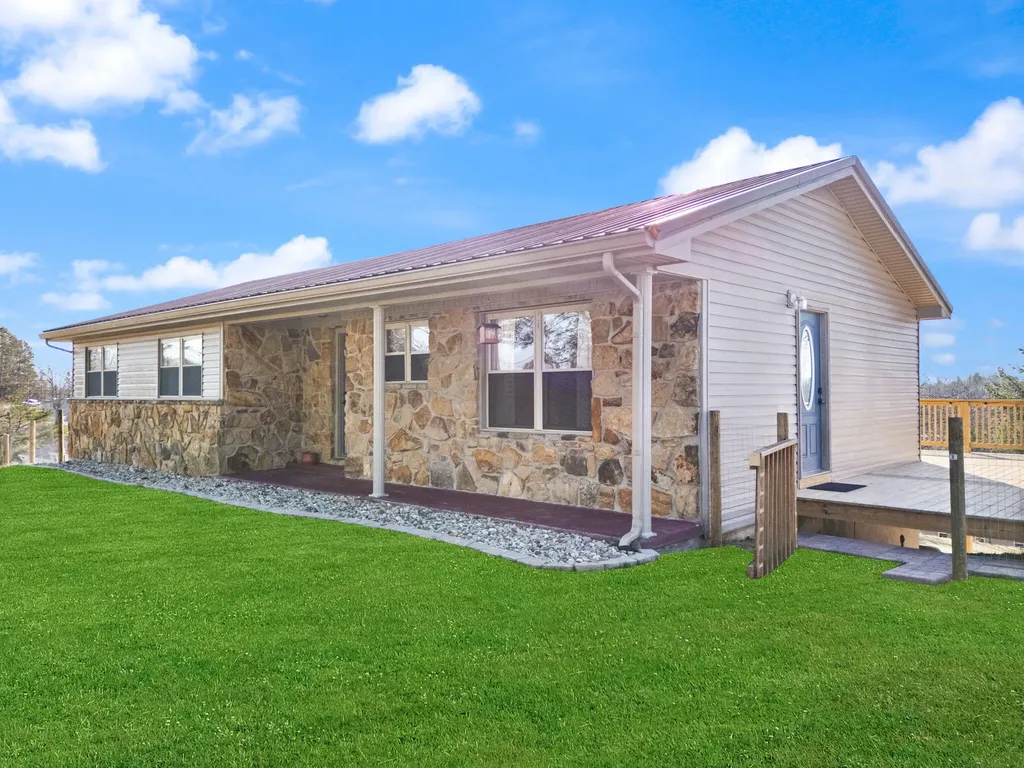 440 E Spencer Road Campton KY 41301