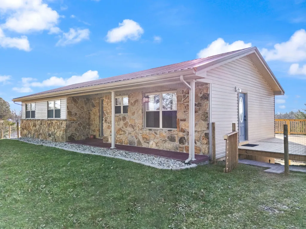 440 E Spencer Road Campton KY 41301