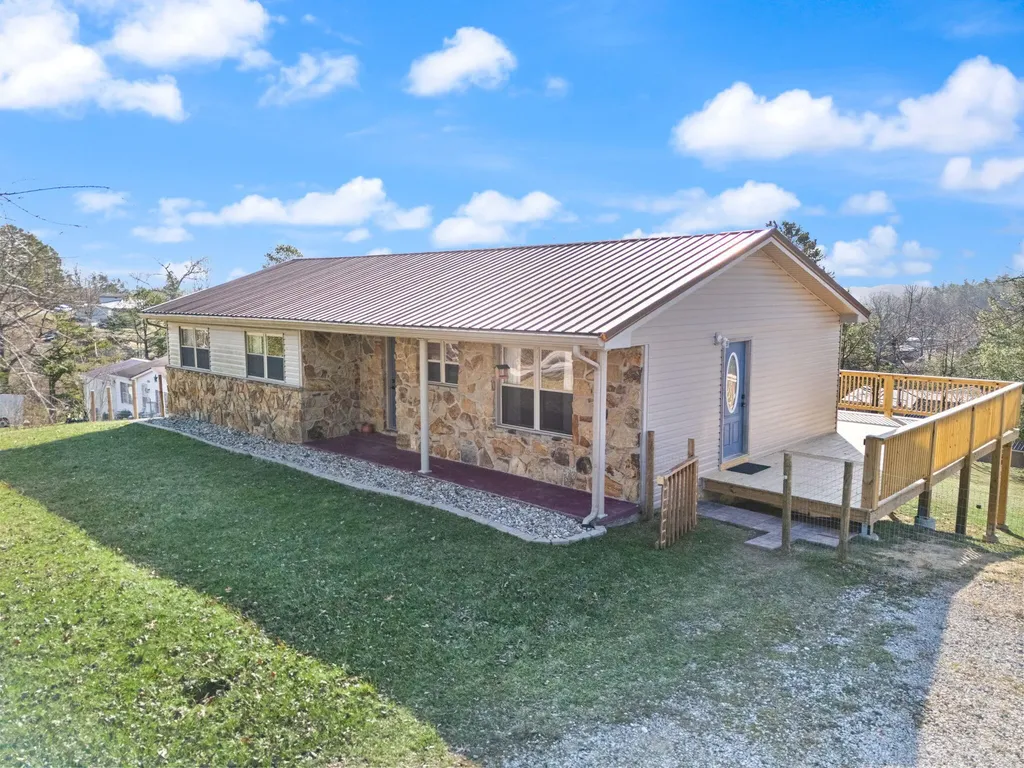 440 E Spencer Road Campton KY 41301