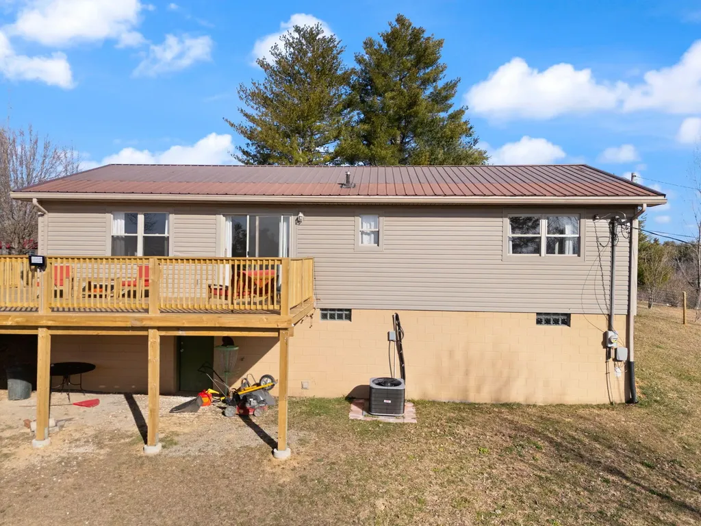 440 E Spencer Road Campton KY 41301
