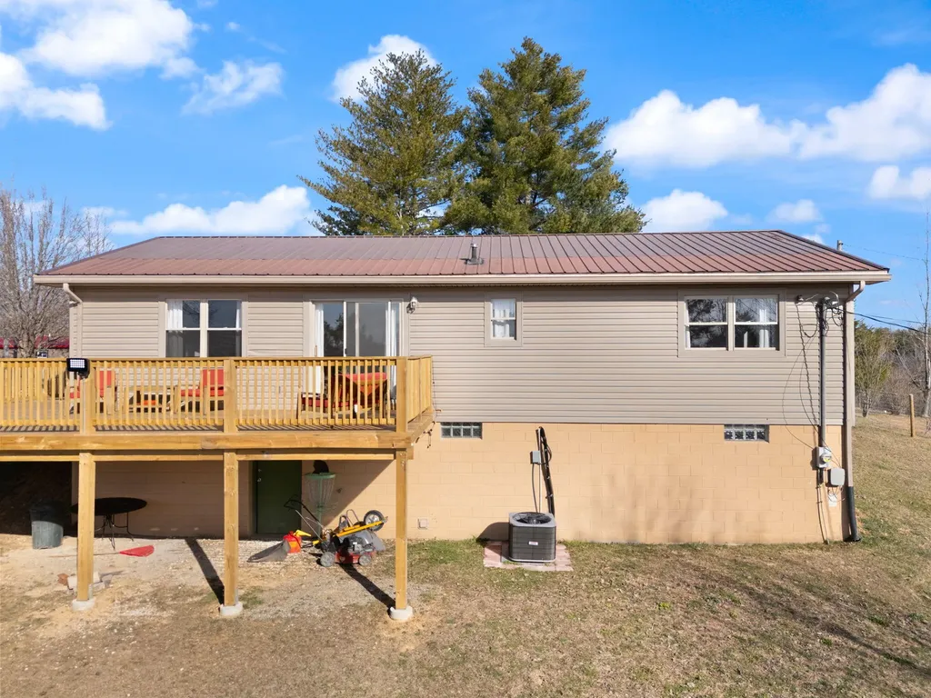 440 E Spencer Road Campton KY 41301
