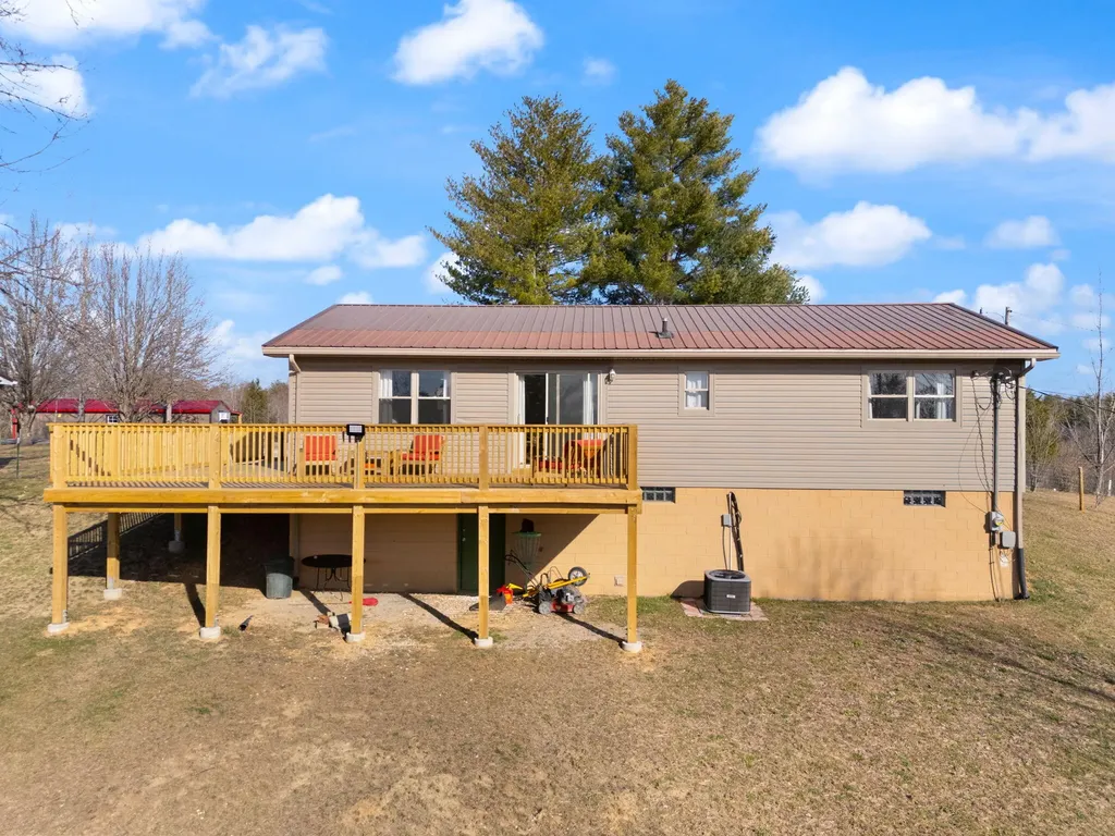 440 E Spencer Road Campton KY 41301